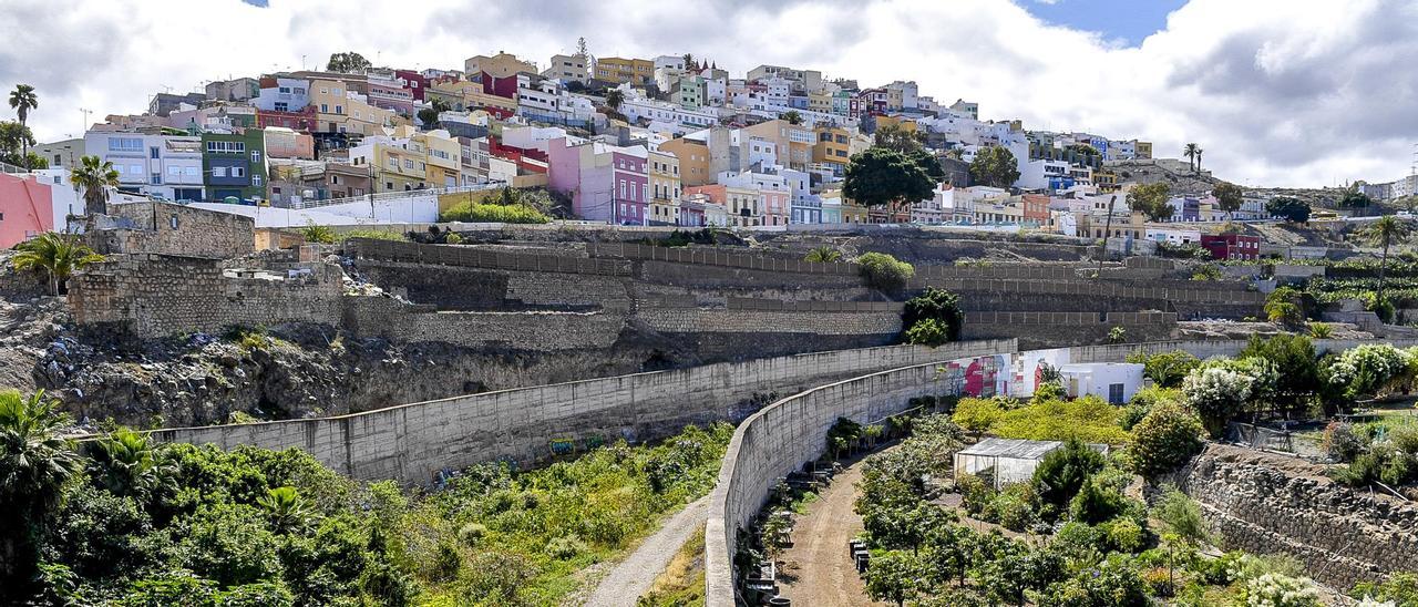 El risco de San Roque y sus bancales.