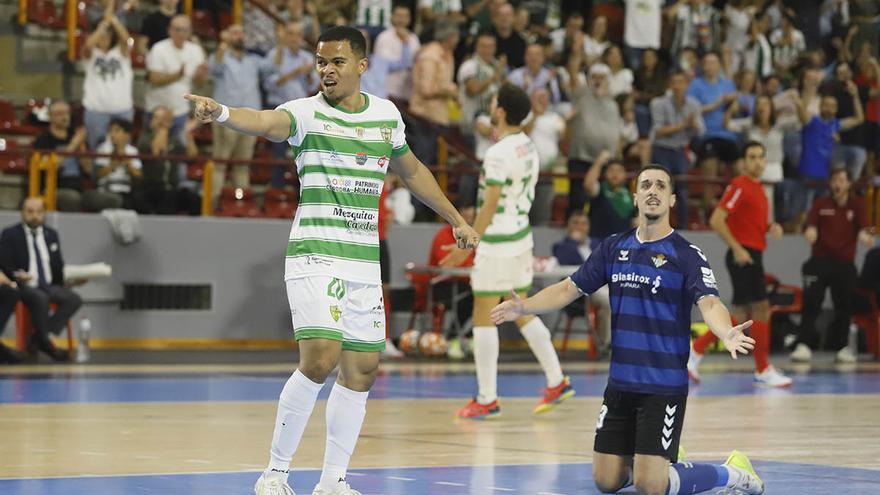 Las imágenes del derbi entre el Córdoba Futsal y el Betis en Vista Alegre