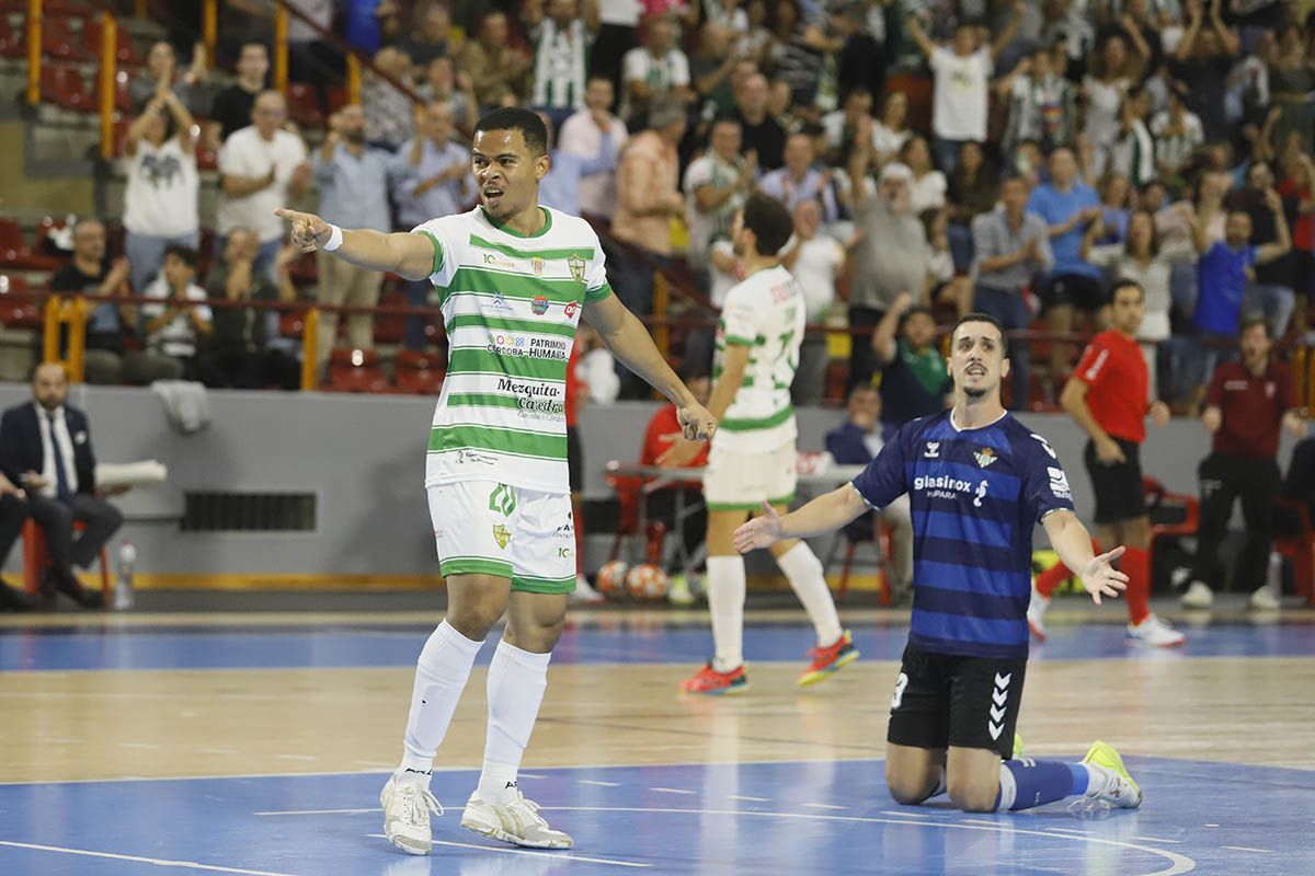 Las imágenes del derbi entre el Córdoba Futsal y el Betis en Vista Alegre