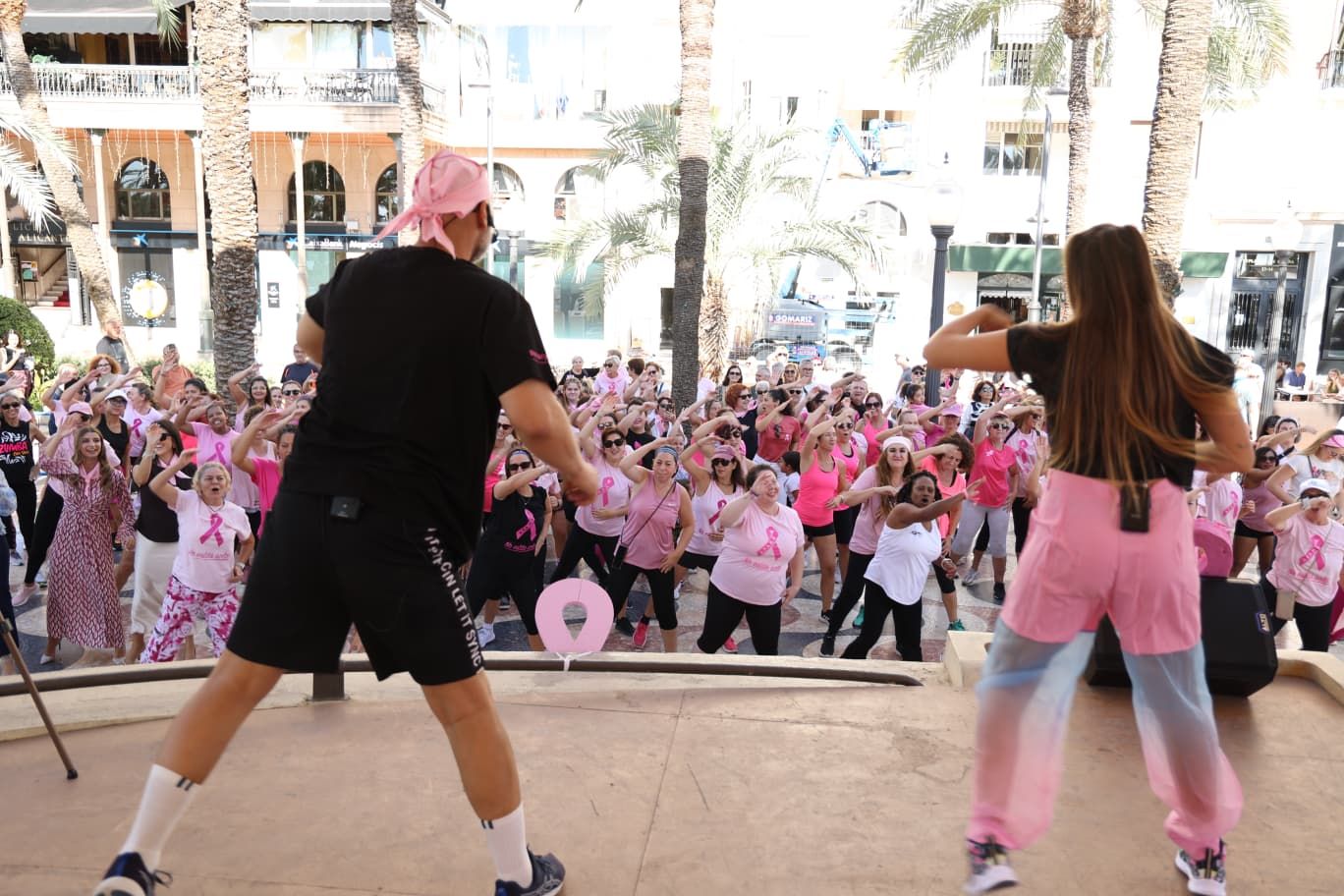 Así ha sido el acto conmemorativo de APAMM en Alicante por Día Internacional contra el Cáncer de Mama