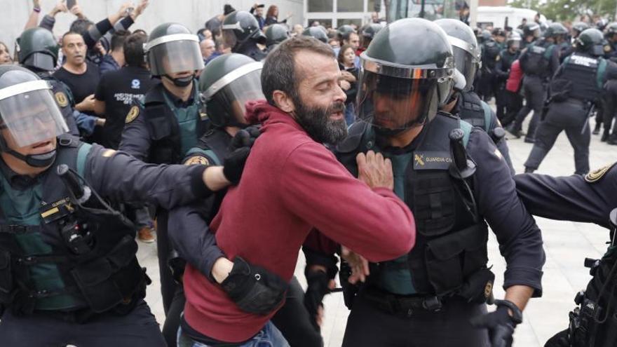 El jutjat que investiga les càrregues de l&#039;1-O a Girona vol saber si es van fer crides a protegir els col·legis