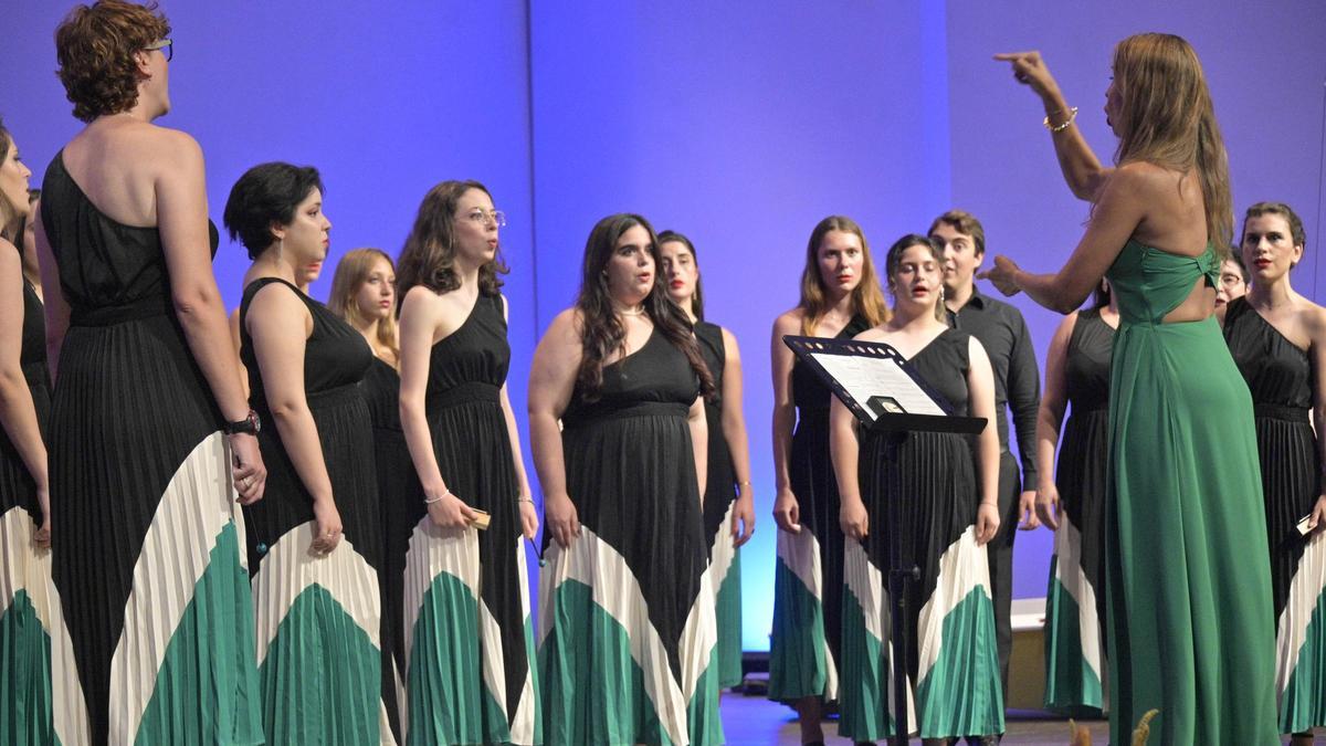 Las imágenes de la velada de apertura del Certamen Internacional de Habaneras y Polifonía de Torrevieja