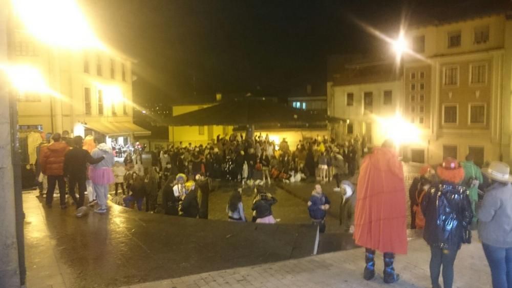 El botellón de carnaval llena de basura el Antiguo