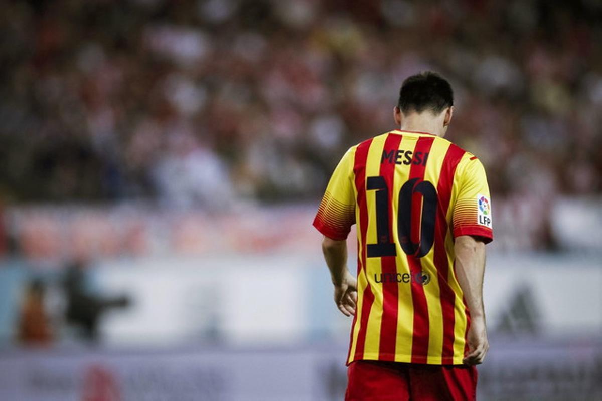 El davanter argentí del FC Barcelona Leo Messi, durant el partit d’anada de la Supercopa contra l’Atlètic de Madrid. El davanter argentí del FC Barcelona Leo Messi, durant el partit d’anada de la Supercopa contra l’Atlètic de Madrid.