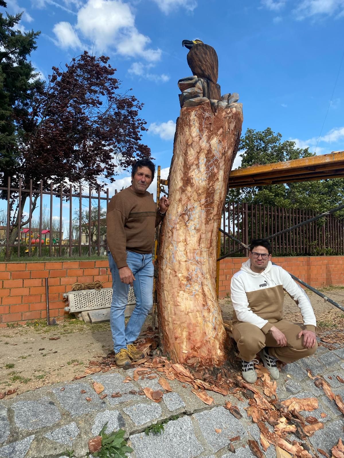 GALERÍA | El árbol de Moraleja que se convirtió en estatua