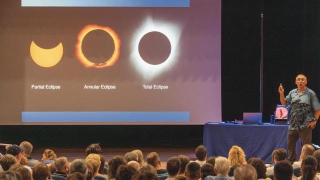 Charla explicativa sobre el eclipse. | FDV