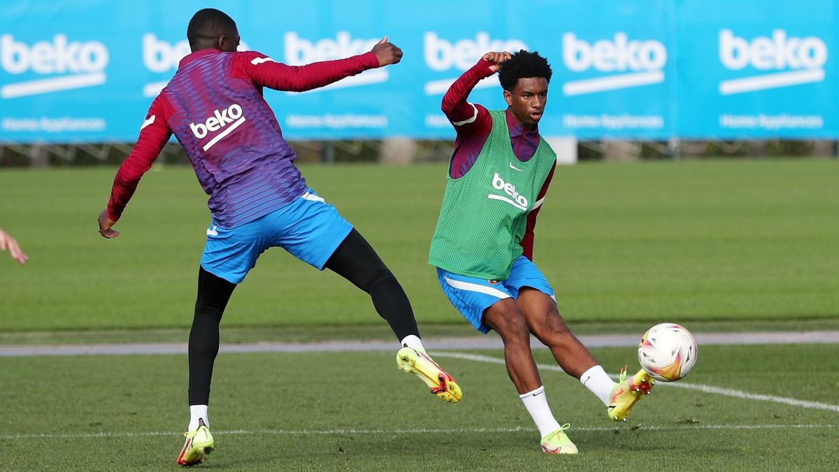 Balde y Dembélé en el entrenamiento de este jueves.