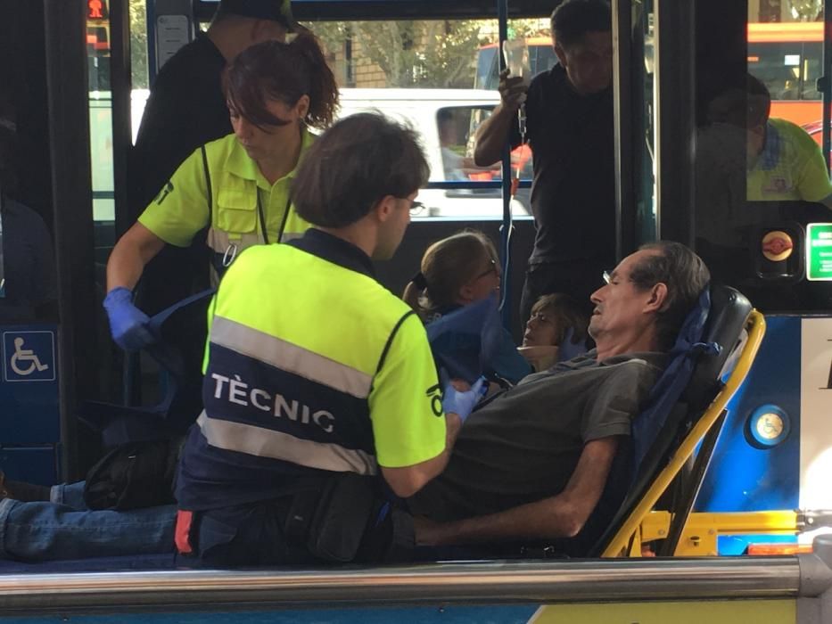 11 heridos por un frenazo de un bus de la EMT al intentar evitar una colisión