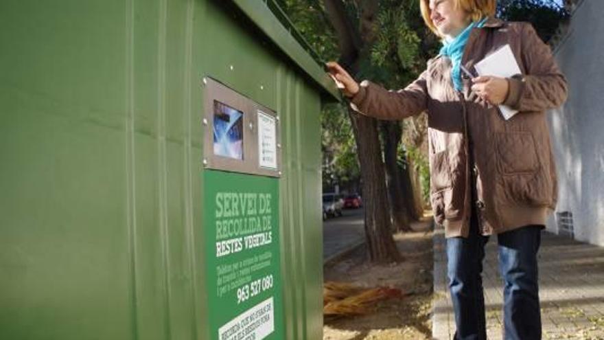 Godella instala contenedores que se abrirán con tarjeta para recoger restos de podas