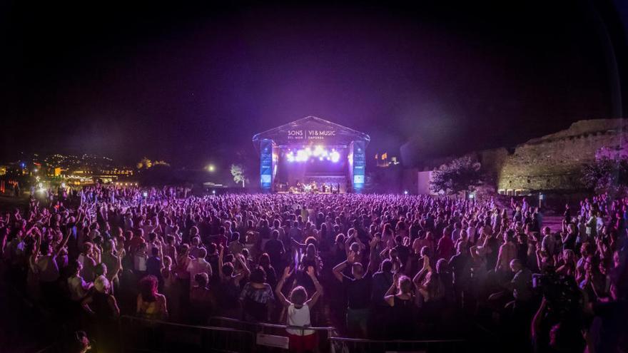 El multitudinari concert de Gloria Gaynor a la Ciutadella de Roses.