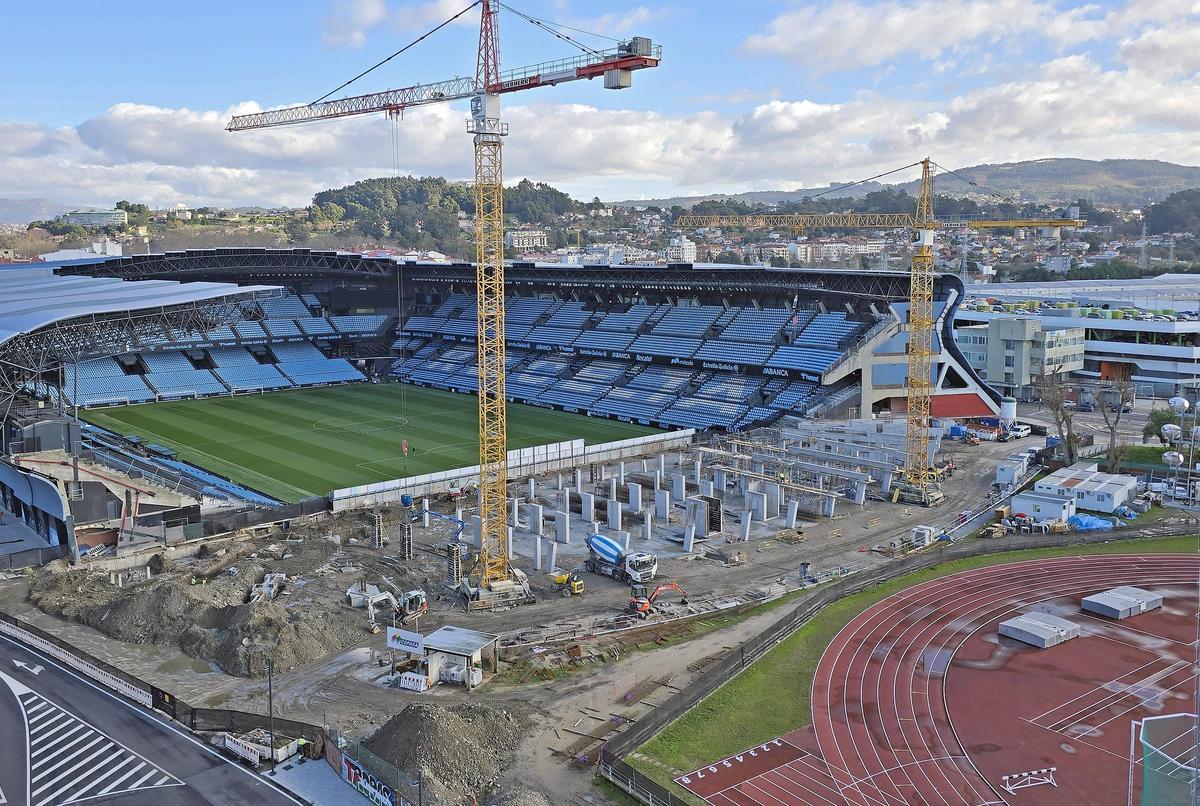 Construcción de la grada de Gol en el estadio de Balaídos.