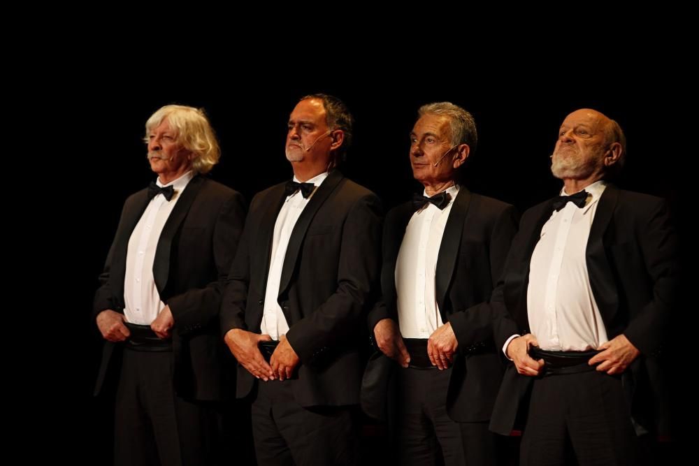 Encuentro con el público de “Les Luthiers” y actuación en Gijón