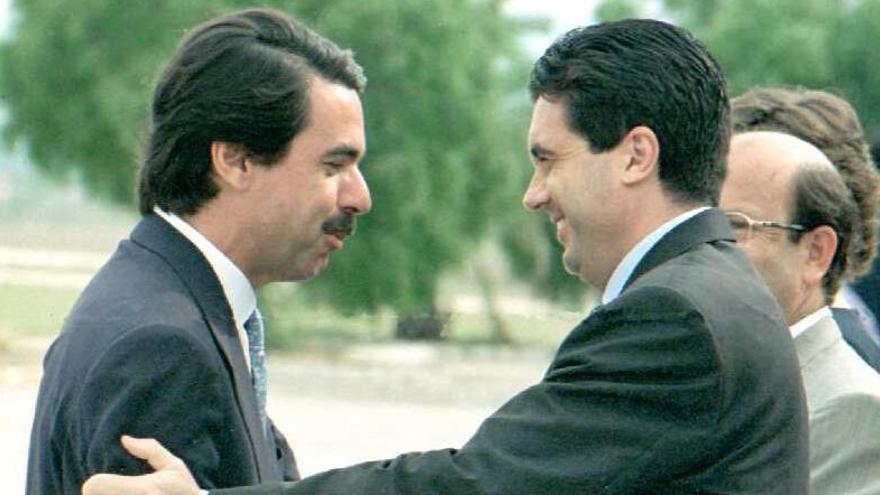 Matas y Aznar en una imagen de archivo de 1996.