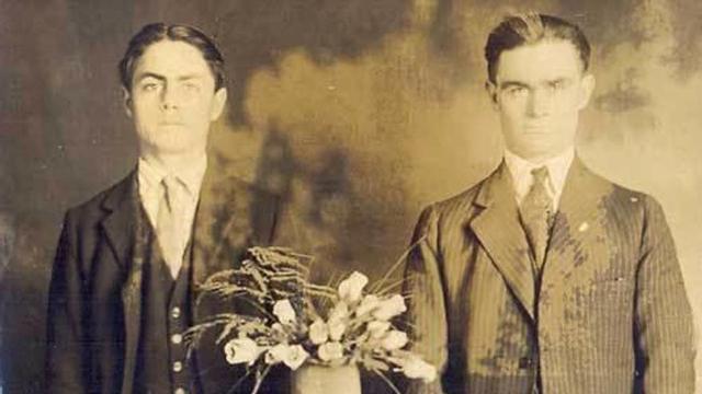 José, a la izquierda, y Francisco, en una foto de despedida tomada en Clarksburg, probablemente en 1912.