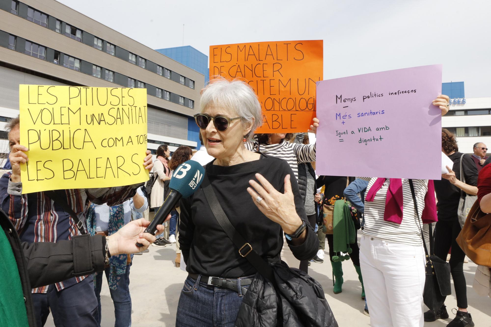 Nueva protesta de los pacientes oncológicos en Ibiza por la falta de médicos: "No vamos a parar"