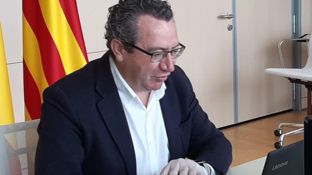 Toni Pérez, Alcalde de Benidorm, durante la reunión telemática con representantes del Gobierno Autonómico