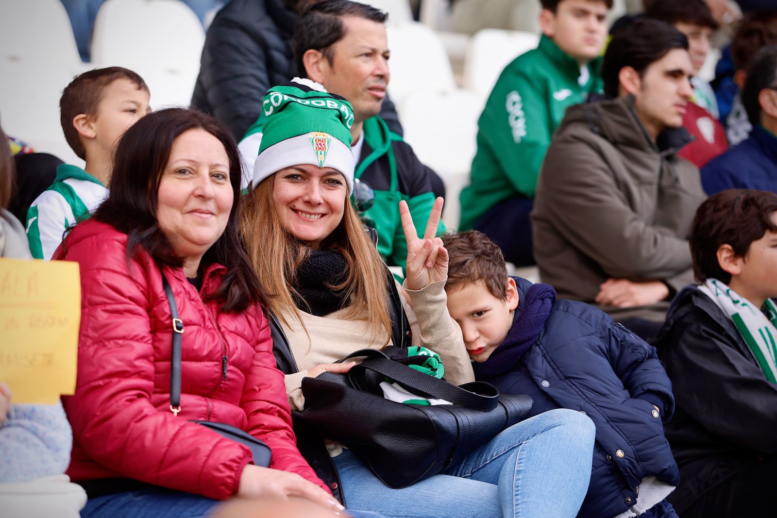 El Córdoba entrena ante su afición en El Arcángel