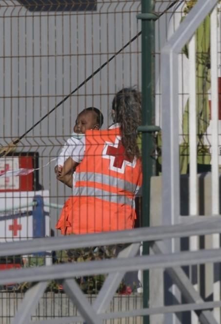 Desembarco de irregulares en Los Cristianos patera coronavirus  | 31/03/2020 | Fotógrafo: Delia Padrón