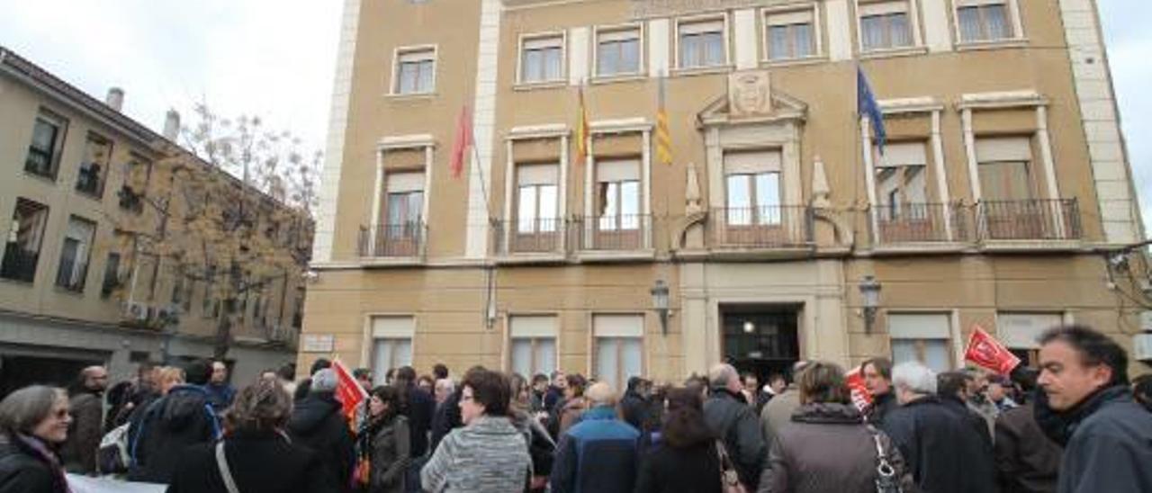 La falta de fondos impide al Ayuntamiento pagar las horas extra de junio a la plantilla