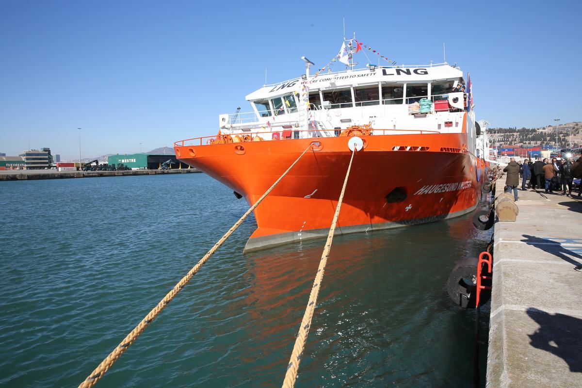  Presentación del primer barco de suministro de gas natural licuado con base fija en el Port de Barcelona.