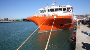 El port de Barcelona acull el primer barco de subministrament de gas natural liquat de manera permanent