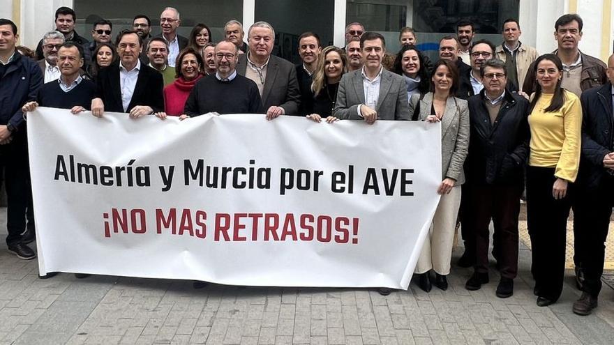 El PP reclama una auditoría  para conocer las razones  del retraso de las obras del AVE entre Murcia y Almería