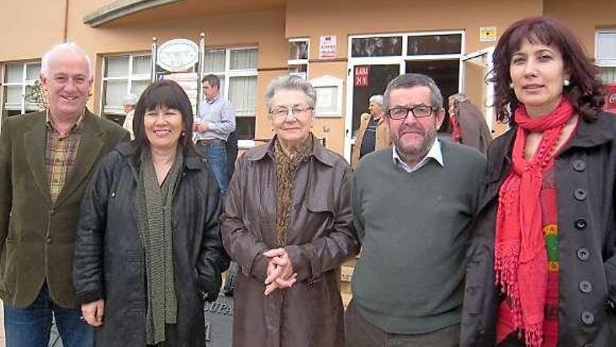 Miembros del jurado del concurso, tras la reunión del fallo, en Cudillero.