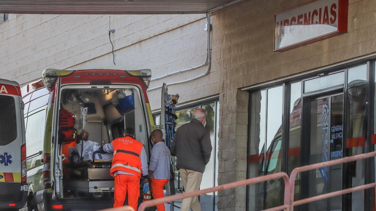 Imagen de la puerta de Urgencias del Hospital de la Vega Baja de Orihuela