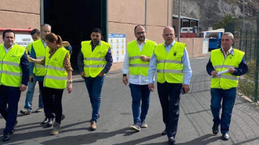 Curbelo y Valbuena, ayer en el Complejo Medioambiental.