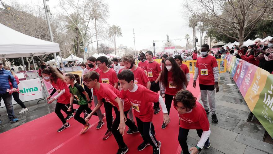 Alrededor de 2.500 personas participan en la V Cursa Popular Palmadona