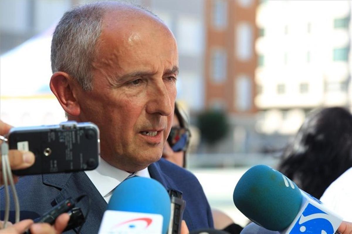 Erkoreka parla amb els mitjans el mes d’agost passat. Erkoreka parla amb els mitjans el mes d’agost passat.