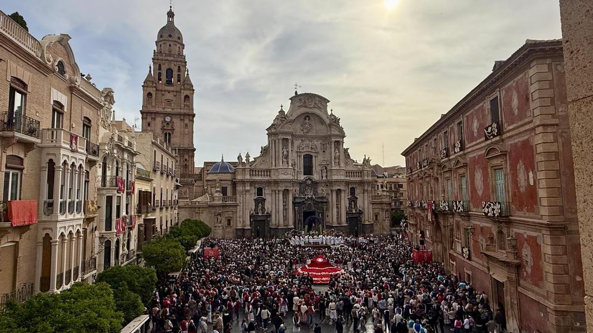 Imagen ponorámica de la Plaza de Belluga durante la misa huertana de este martes.