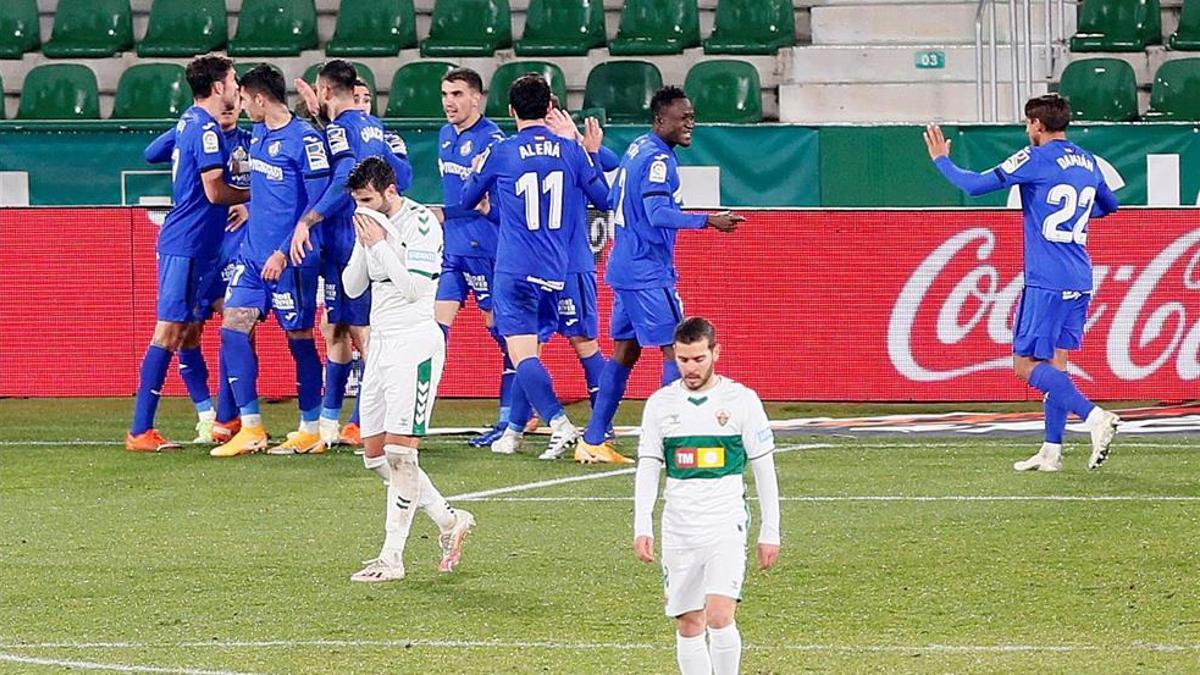 El Getafe remontó al Elche en el Martínez Valero