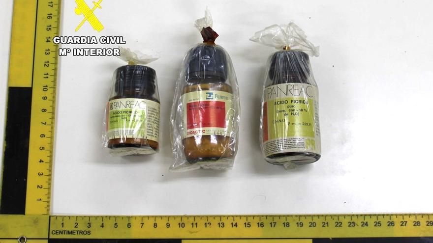La Guardia Civil retira una sustancia explosiva de laboratorios de química de varios institutos de Córdoba