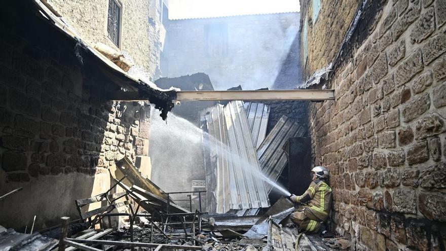 En imágenes | Así han quedado las viviendas calcinadas de Asín por el incendio en las Cinco Villas