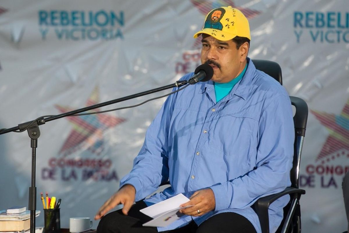 CAR01 CARACAS VENEZUELA 09 04 2016 - Fotografia cedida por prensa de la Vicepresidencia de Venezuela del presidente venezolano Nicolas Maduro en un acto de Gobierno hoy sabado 9 de abril de 2016 en la ciudad de Caracas Venezuela Maduro continuo hoy su arremetida verbal contra el jefe de Gobierno espanol en funciones Mariano Rajoy a quien llamo fracasado y lo desafio a debatir publicamente sobre las condiciones de vida en sus paises EFE VICEPRESIDENCIA DE VENEZUELA NO VENTAS SOLO USO EDITORIAL CAR01 CARACAS VENEZUELA 09 04 2016 - Fotografia cedida por prensa de la Vicepresidencia de Venezuela del presidente venezolano Nicolas Maduro en un acto de Gobierno hoy sabado 9 de abril de 2016 en la ciudad de Caracas Venezuela Maduro continuo hoy su arremetida verbal contra el jefe de Gobierno espanol en funciones Mariano Rajoy a quien llamo fracasado y lo desafio a debatir publicamente sobre las condiciones de vida en sus paises EFE VICEPRESIDENCIA DE VENEZUELA NO VENTAS SOLO USO EDITORIAL