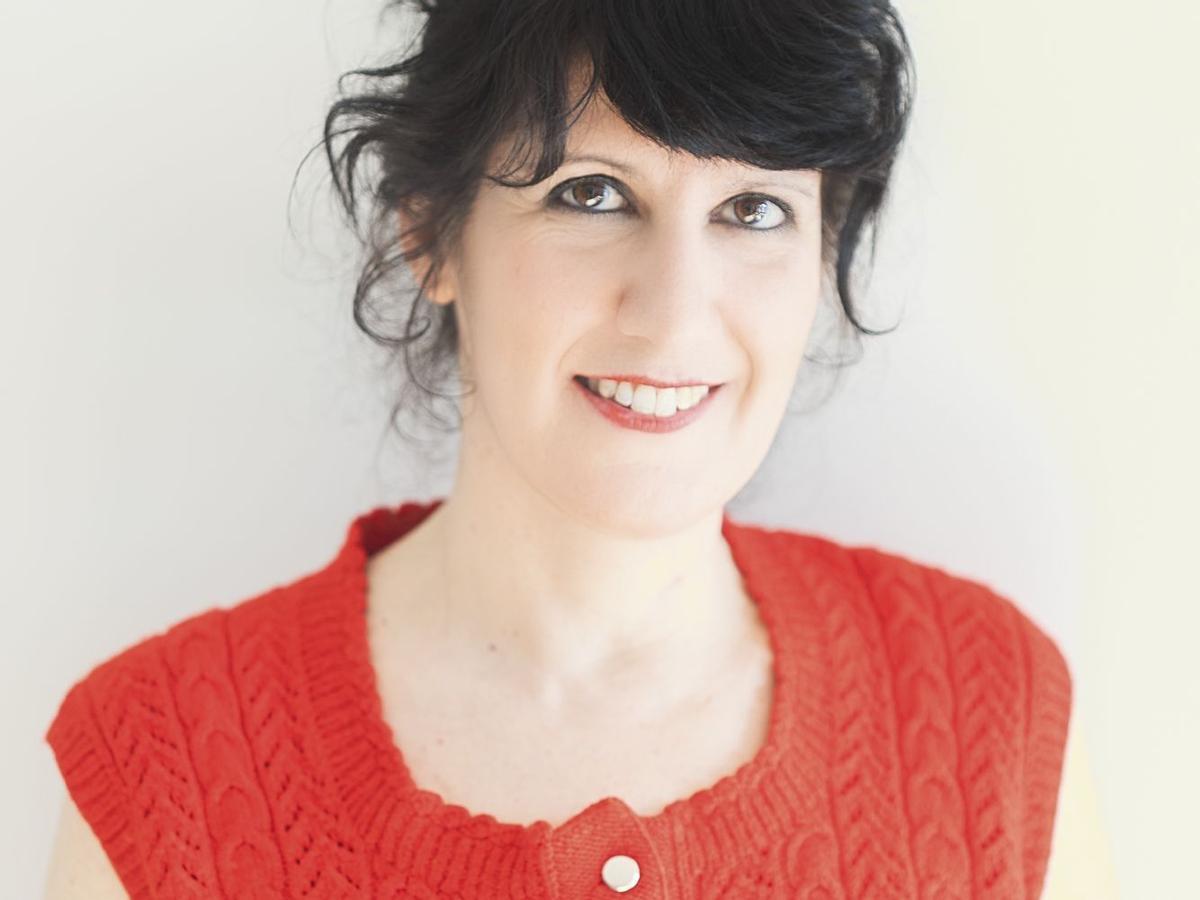 Mireya Hernández recibió el Premio-beca literaria no ficción Bodegas Olarra & Café Bretón de Logroño 2024 por esta obra.