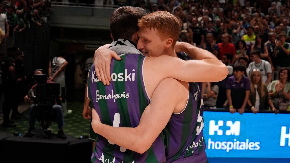 Alberto Díaz celebrated the victory with Tyler Kalinoski