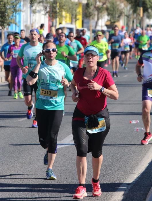 Más de 7.000 atletas tomaron la salida en una prueba que gozó de unas buenas condiciones para correr y que acabó encumbrando, de nuevo, al corredor del club Cueva de Nerja Abdelhadi El Mouaziz