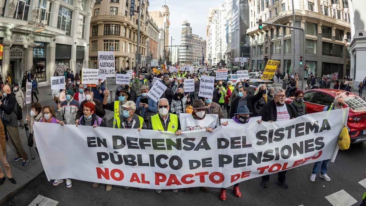 Unos mil pensionistas se manifiestan en Madrid contra la merma de poder adquisitivo