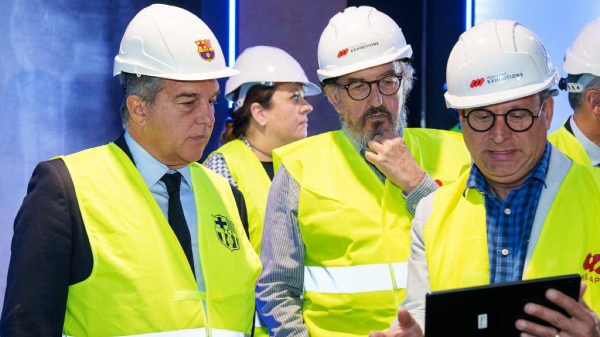 Laporta y Roures visitan las obras del nuevo Museo temporal del Barça