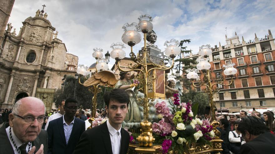 Procesión del año pasado,a su paso por la plaza de la Reina de València.