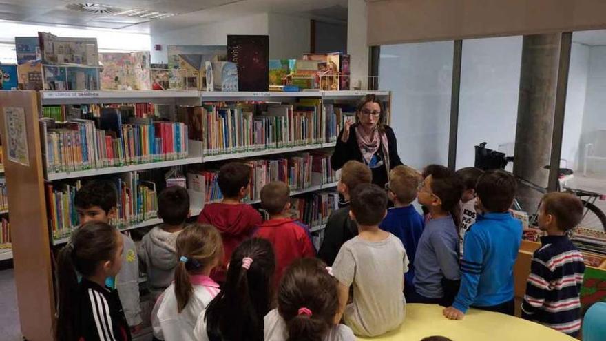 Cerca de 500 niños de Primaria descubren de manera lúdica la Biblioteca Pública