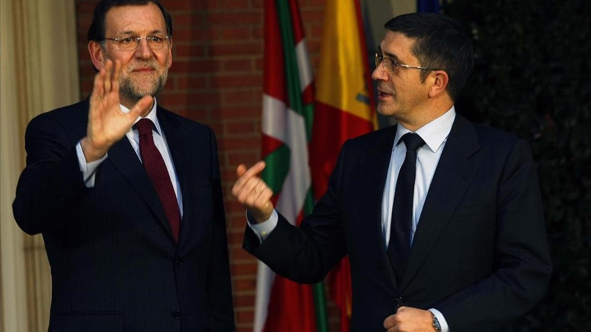 El presidente del Gobierno en funciones, Mariano Rajoy, junto al presidente del Congreso, Patxi López, en una foto de archivo