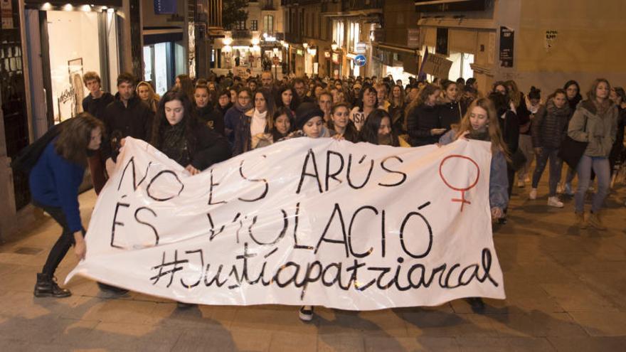 Demà a les 19.30 h a la plaça Europa, manifestació «no mixta»