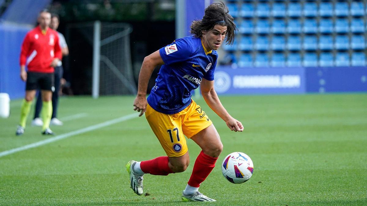 Álex Calvo, durante un encuentro de su primer curso en el combinado andorrano.