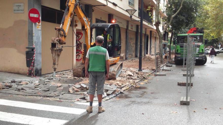 Las obras de reparación de las aceras de la calle de Jesús se iniciaron hace tres días.