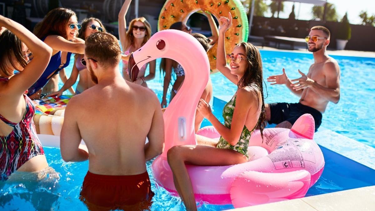 Todo lo que necesitas para organizar la mejor pool party de la historia