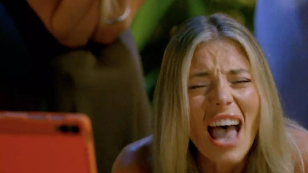 Claudia Chacón, gritando durante una hoguera de La Isla de las Tentaciones