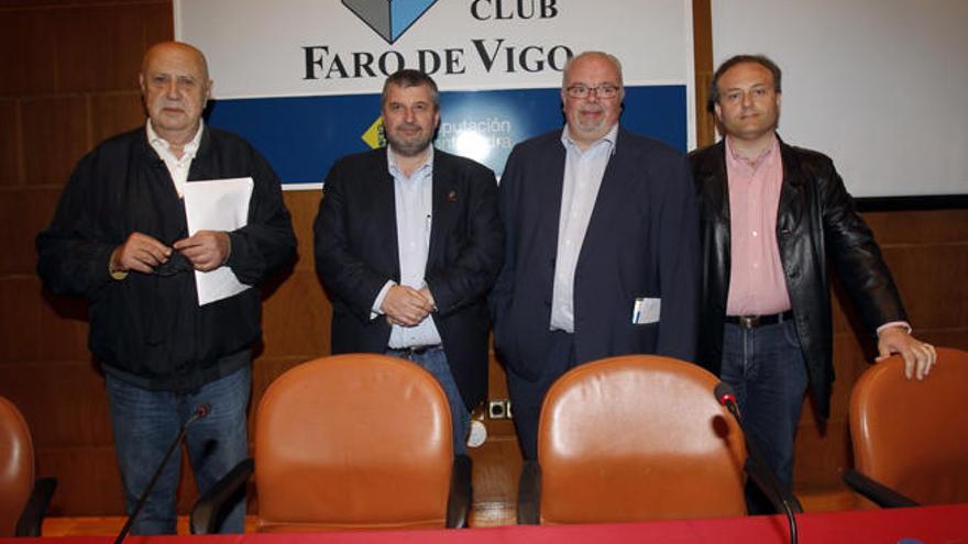 De esquerda a dereita, Méndez Ferrín, Manuel Bragado, González Tosar e Armando Requeixo. // R. Grobas